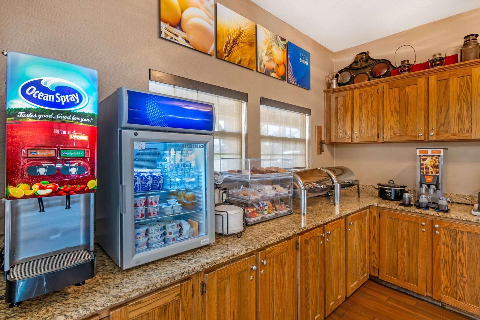 Comfort Inn Sedalia Station Екстер'єр фото